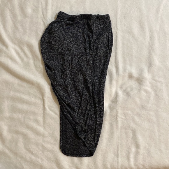 Size M tight skirt deep slit 8% spandex - Picture 3 of 3